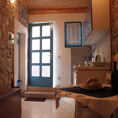 Lira - studio apartment Traù Esterno foto
