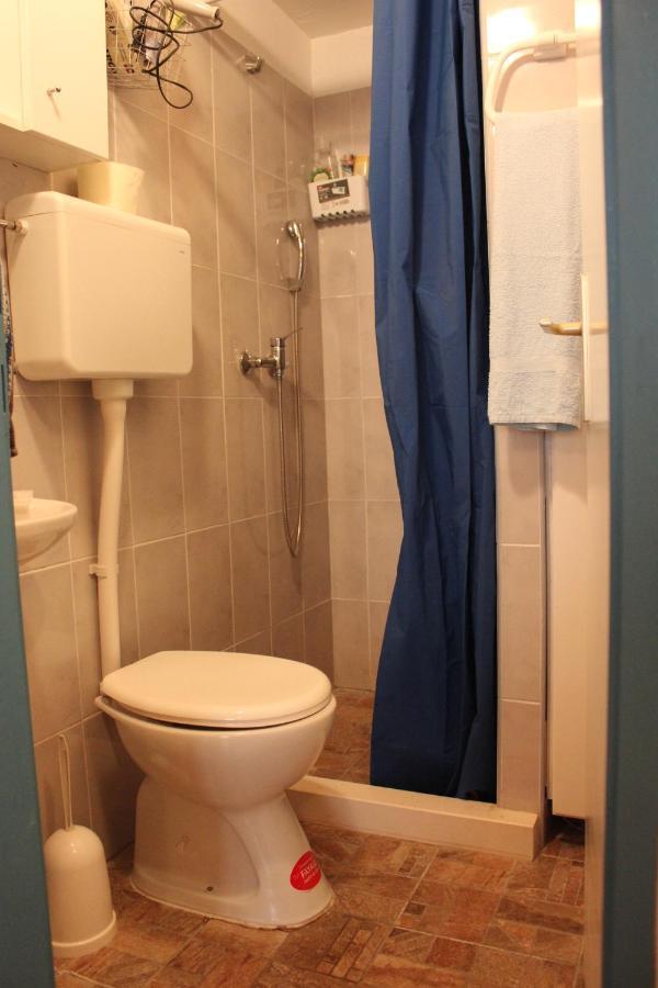 Lira - studio apartment Traù Esterno foto