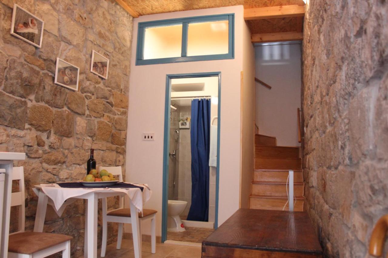 Lira - studio apartment Traù Esterno foto