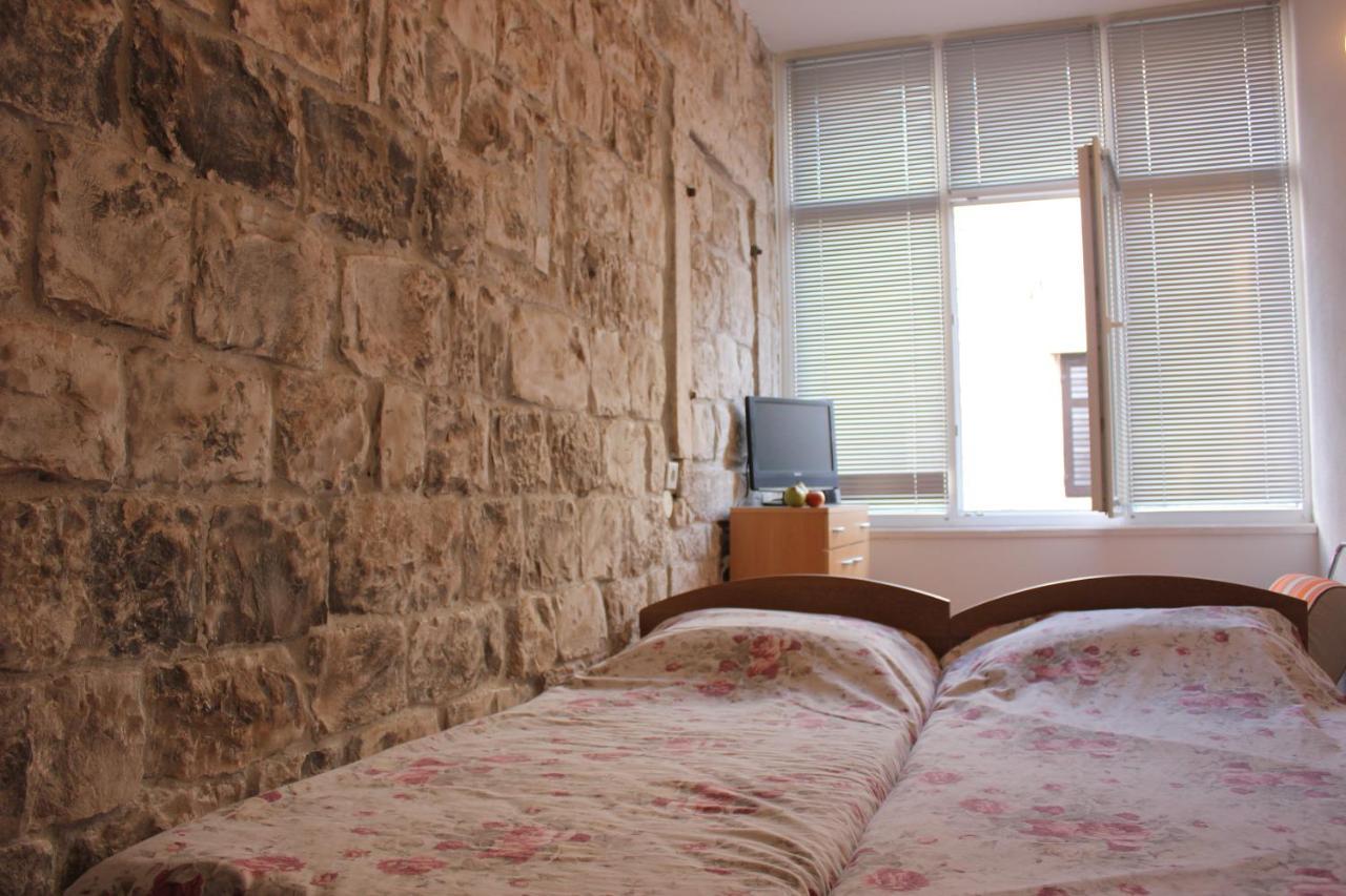 Lira - studio apartment Traù Esterno foto